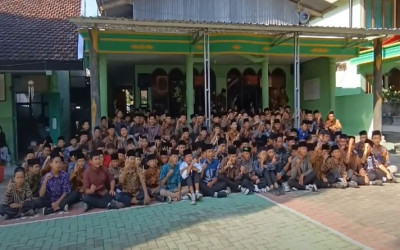 PERINGATAN  HARI PENDIDIKAN NASIONAL MTsN 1 Ngawi “Bergerak Bersama, Lanjutkan Merdeka Belajar